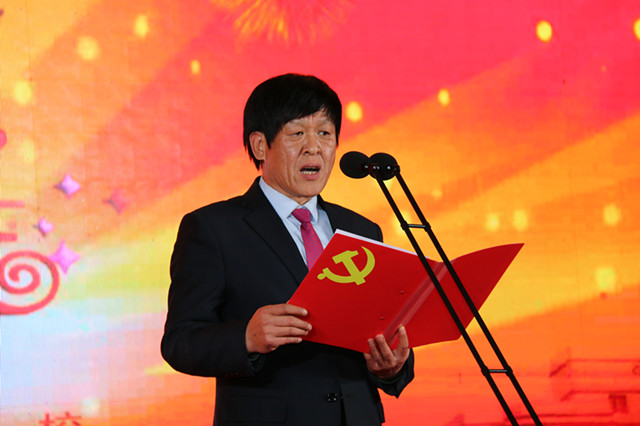 4.省農機校建校60周年晚會校長致辭_副本.jpg 4.省農機校建校60周年晚會校長致辭_副本.jpg