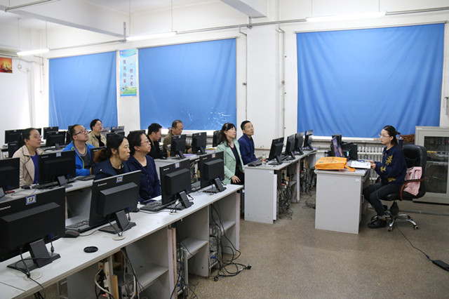 4.計(jì)算機(jī)系于江平老師講授《unity游戲界面開發(fā)》1_副本.jpg 4.計(jì)算機(jī)系于江平老師講授《unity游戲界面開發(fā)》1_副本.jpg