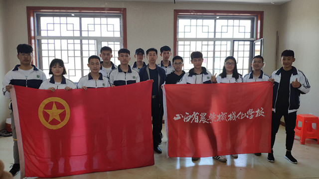 3.同學們來到朱坑鄉(xiāng)老年活動中心_副本.jpg 3.同學們來到朱坑鄉(xiāng)老年活動中心_副本.jpg