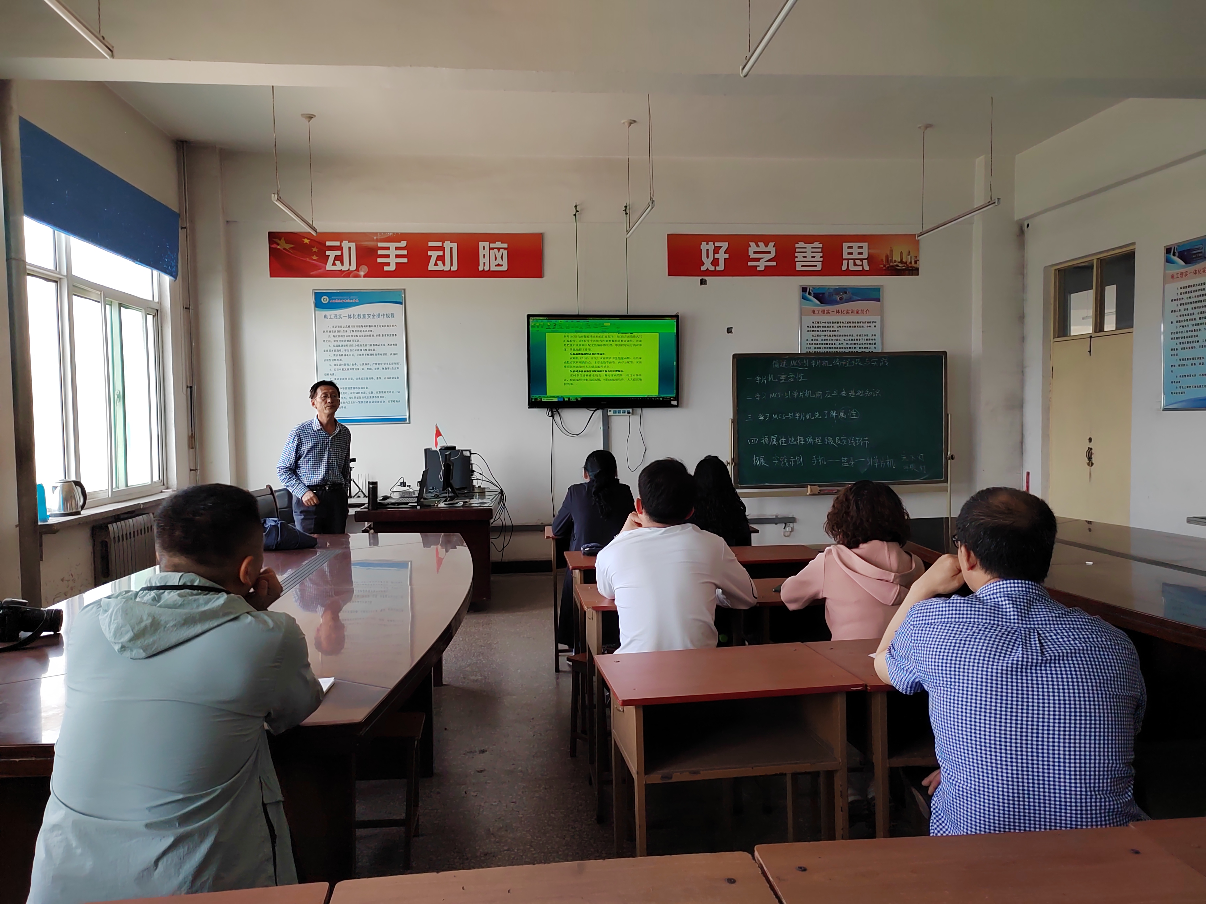 電氣系220526鄭團民講座1.jpeg 電氣系220526鄭團民講座1.jpeg