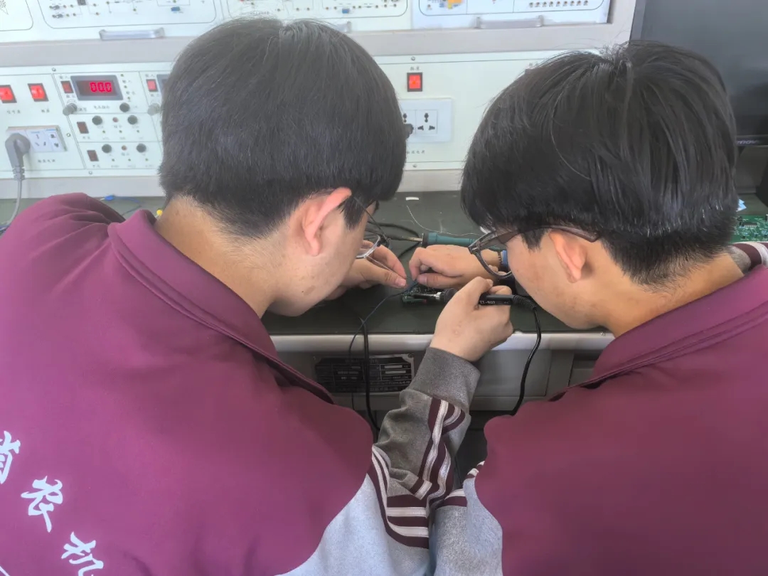 2.webp.jpg 2.webp.jpg