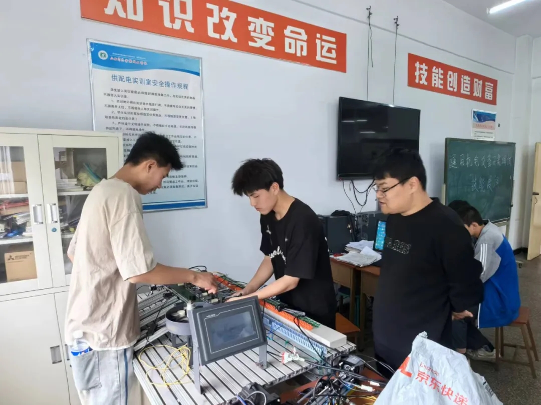 1.webp.jpg 1.webp.jpg