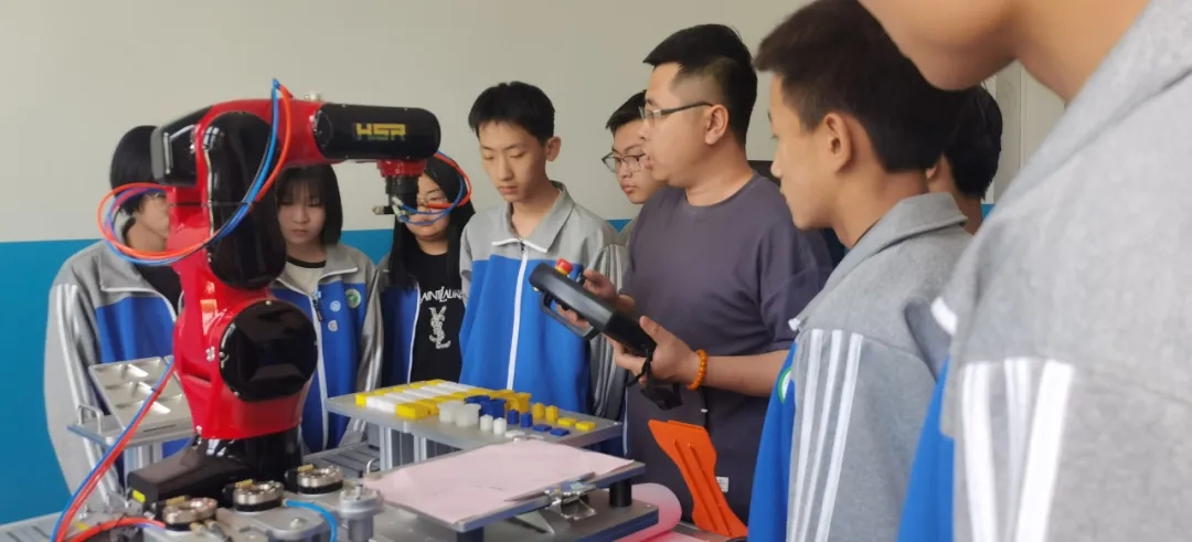 2.webp (1).jpg 2.webp (1).jpg